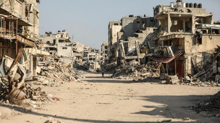 İsrail, Şucaiyye’ye yönelik hava ve kara saldırılarını sürdürdü