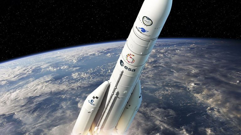 Yeni Avrupa Ariane 6 roketi başarıyla fırlatıldı