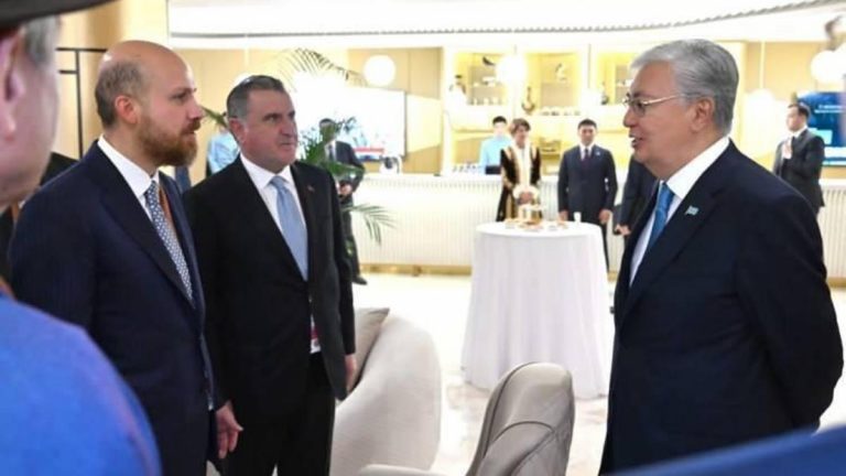 Bakan Osman Aşkın Bak, Kazakistan’da Cumhurbaşkanı Tokayev ile görüştü!