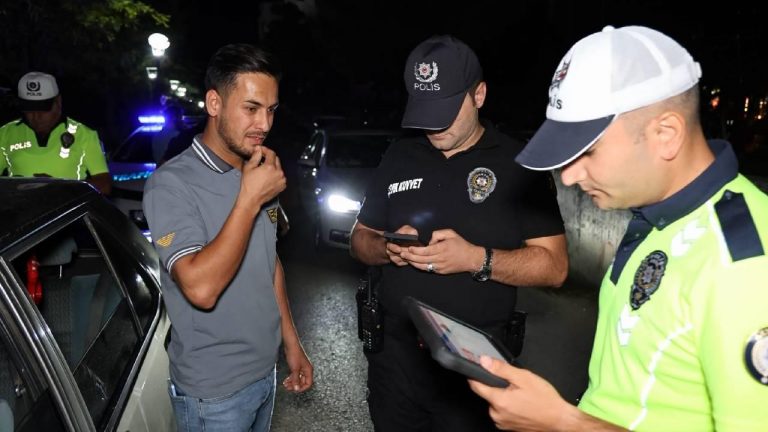 Ehliyetsiz sürücü sigortasız araçla yakalandı: Az önce denedim