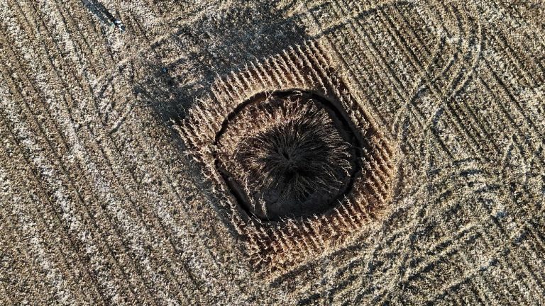 Karaman’da mısır tarlasında obruk oluştu