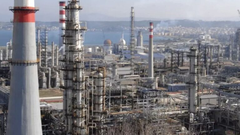 İzmir Aliağa'da TÜPRAŞ fabrikasında yangın