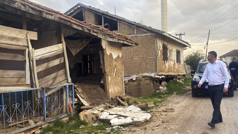 Elazığ'da 5.0 büyüklüğünde deprem meydana geldi