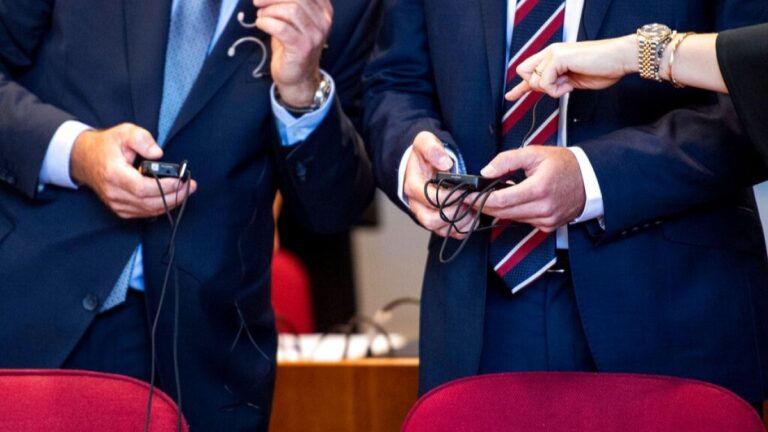 Almanya tarihindeki en büyük vergi sahtekarlığı vakasının anahtar adı, ertelenmiş hapis cezası aldı