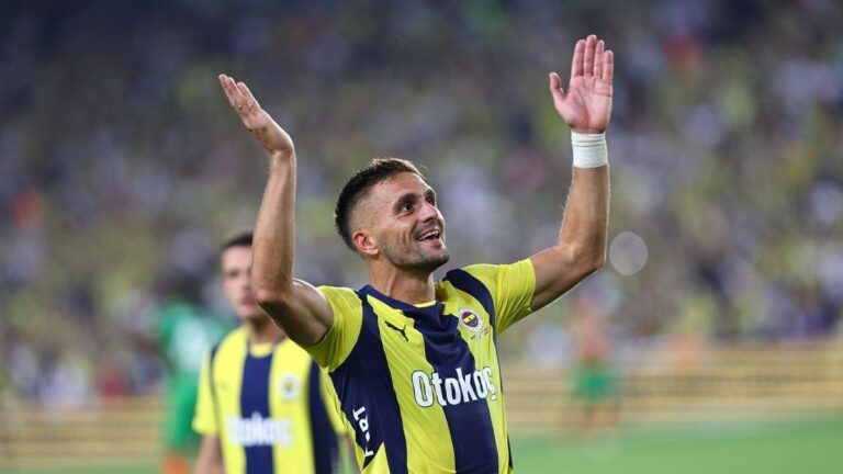 Dusan Tadic, Fenerbahçe hayranlarını selamladı