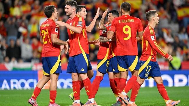 Güvenlik görevlisinin ünlü futbolcuyu tanımayıp içeri almadığı anlar 😂