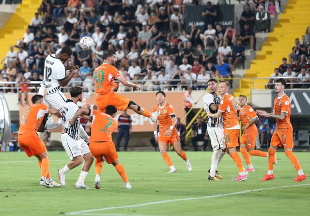 Kartal ağır yaralı! Beşiktaş, Alanyaspor deplasmanından 1-0’lık mağlubiyetle döndü