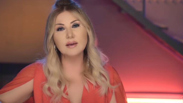 Şarkıcı Hamiyet apar topar hastaneye kaldırıldı! Ameliyata alındı